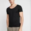 Pier One Uomo T-shirt Basic - Black 2 Pier One Uomo T-shirt Basic - Black -Offerta Economica Pier One 0eea31b343574c22805801c49a596fe2