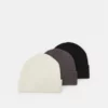Pier One 3 PACK UNISEX - Berretto - Black/dark Grey/off-white -Offerta Economica Pier One 2d334a85fa904b9ab086b47e1eb9dc64