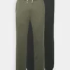 Pier One Uomo 2er PACK - Pantaloni Sportivi - Olive/black 1 Pier One Uomo 2er PACK - Pantaloni Sportivi - Olive/black -Offerta Economica Pier One 3465cd889e7941839abbe9d5834bd894