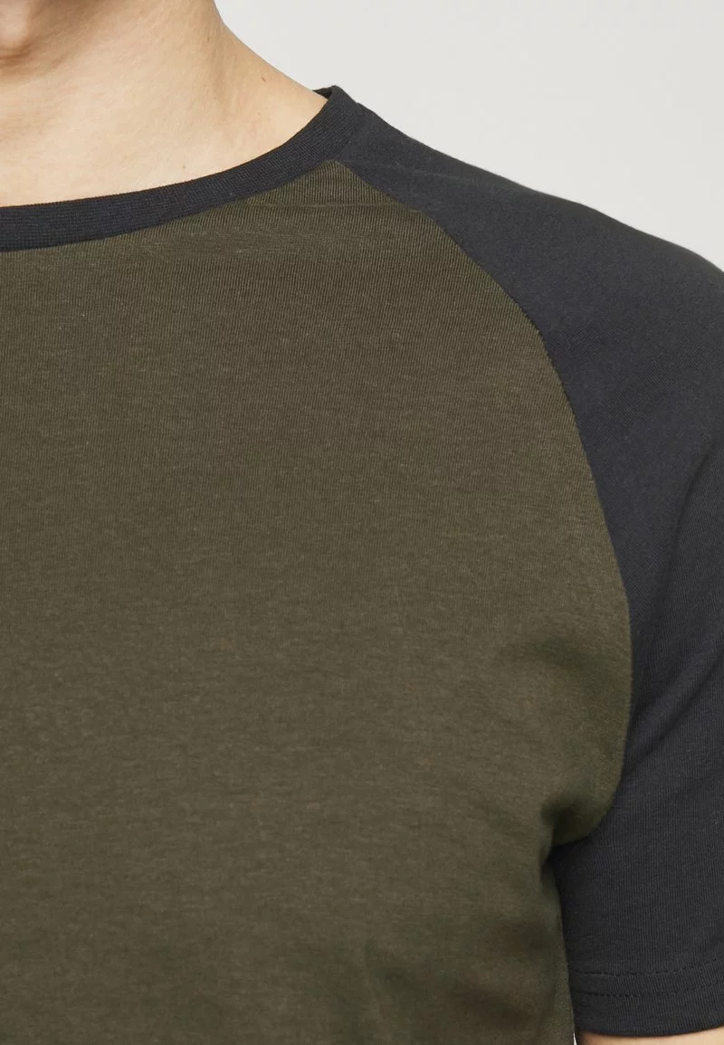 Pier One Uomo T-shirt Basic - Olive 9 Pier One Uomo T-shirt Basic - Olive - immagine 7