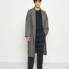 Pier One Uomo Accappatoio - Dark Grey 8 Pier One Uomo Accappatoio - Dark Grey -Offerta Economica Pier One 3ae76b2bc4d84d8ebeba837373e99bc9