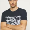 Pier One Uomo T-shirt Con Stampa - Dark Blue 11 Pier One Uomo T-shirt Con Stampa - Dark Blue -Offerta Economica Pier One 5635e954617a4916a24c0b832839bc3e