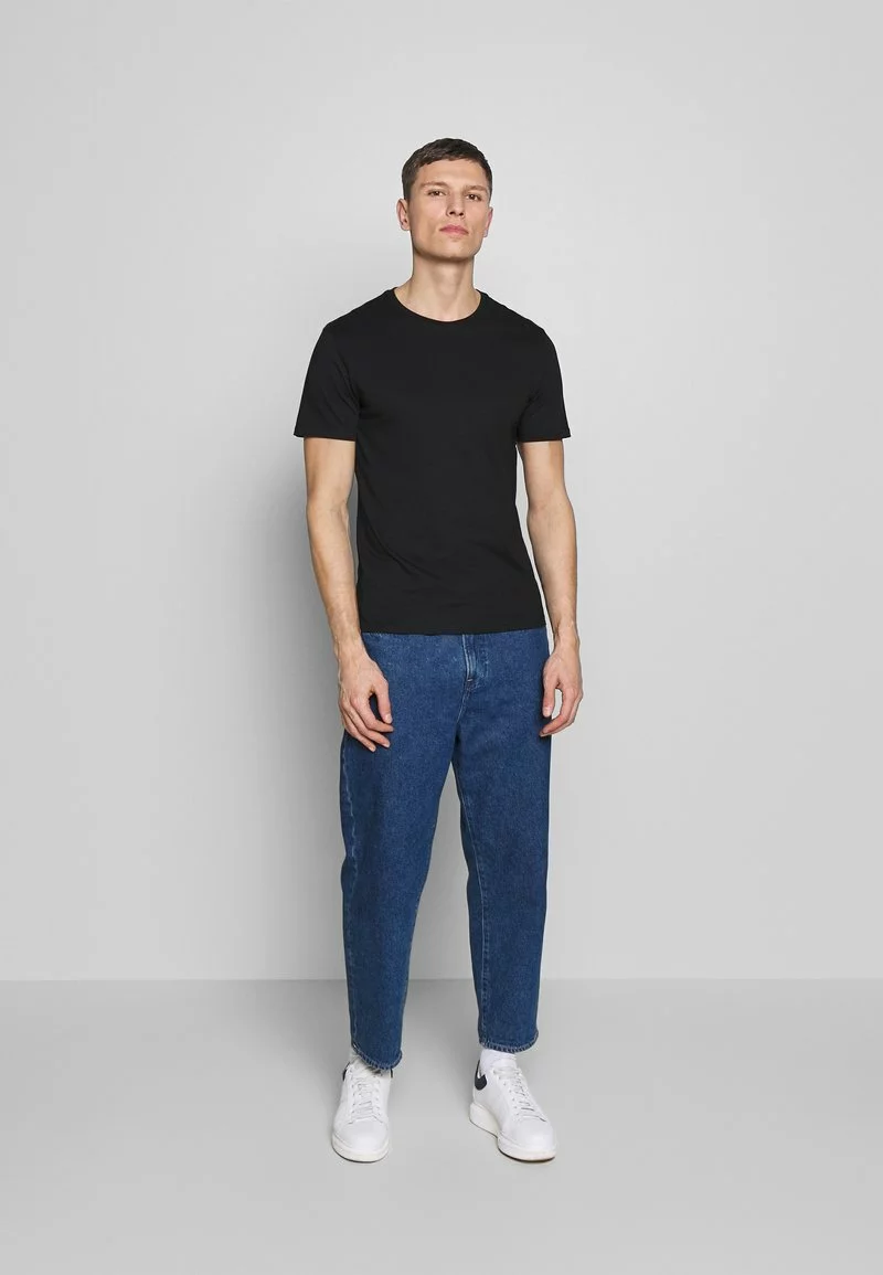 Pier One Uomo 5 PACK - T-shirt Basic - Black/white/blue 3 Pier One Uomo 5 PACK - T-shirt Basic - Black/white/blue