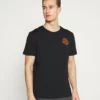 Pier One Uomo T-shirt Con Stampa - Black 10 Pier One Uomo T-shirt Con Stampa - Black -Offerta Economica Pier One 597857b1f06944f29080f0a9b1edc50a