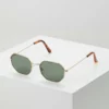 Pier One UNISEX - Occhiali Da Sole - Gold-coloured/green -Offerta Economica Pier One 6b399aa1746e4f95a5ecbc756284bfa0
