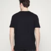 Pier One Uomo T-shirt Con Stampa - Black 11 Pier One Uomo T-shirt Con Stampa - Black -Offerta Economica Pier One 6c358c22a9a14a5b9541e62b3d5cfaf0