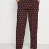Pier One Uomo Pantaloni Del Pigiama - Bordeaux 2 Pier One Uomo Pantaloni Del Pigiama - Bordeaux -Offerta Economica Pier One 806b6978682144b4a38faadaa496aea1