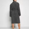 Pier One Uomo Accappatoio - Dark Gray 9 Pier One Uomo Accappatoio - Dark Gray -Offerta Economica Pier One 8e513684ff05420e82bb1dec28c6f053