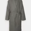 Pier One Uomo Accappatoio - Dark Grey 10 Pier One Uomo Accappatoio - Dark Grey -Offerta Economica Pier One 9c4b93b825204807b2baa92d43454908