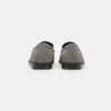 Pier One Uomo Scarpe Senza Lacci - Grey 10 Pier One Uomo Scarpe Senza Lacci - Grey -Offerta Economica Pier One 9e89d1adc0c244da86b750b104c62d68
