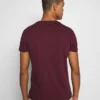 Pier One Uomo T-shirt Basic - Bordeaux 10 Pier One Uomo T-shirt Basic - Bordeaux -Offerta Economica Pier One 9f9bb53358e64bb195d7899815204bcd