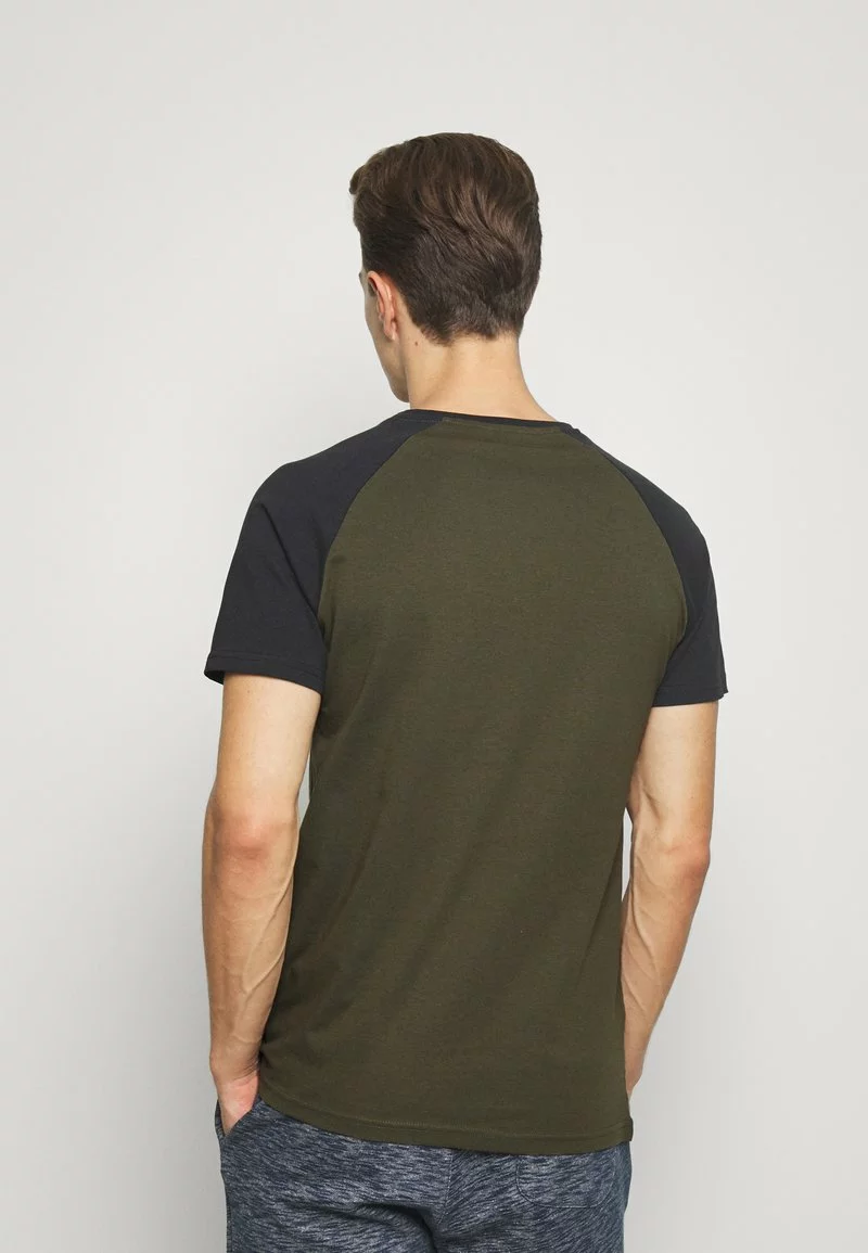Pier One Uomo T-shirt Basic - Olive 5 Pier One Uomo T-shirt Basic - Olive - immagine 3
