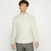 Pier One Uomo COLLAR OXFORD - Camicia - Off-white -Offerta Economica Pier One ca56725ec482429db7997c8e1368df8f