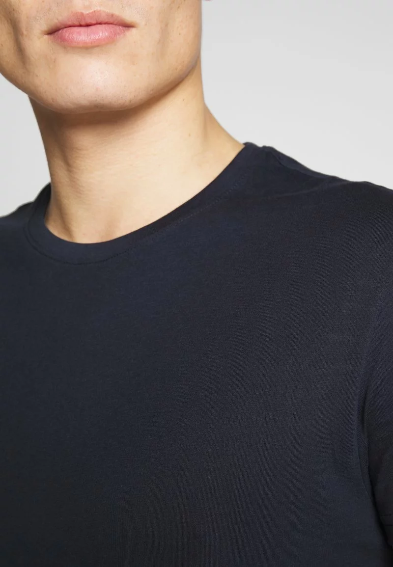 Pier One Uomo 2 PACK - T-shirt Basic - White/dark Blue 8 Pier One Uomo 2 PACK - T-shirt Basic - White/dark Blue - immagine 6