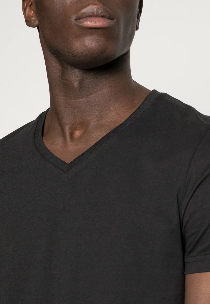 Pier One Uomo 3 PACK - T-shirt Basic - Black 7 Pier One Uomo 3 PACK - T-shirt Basic - Black - immagine 5